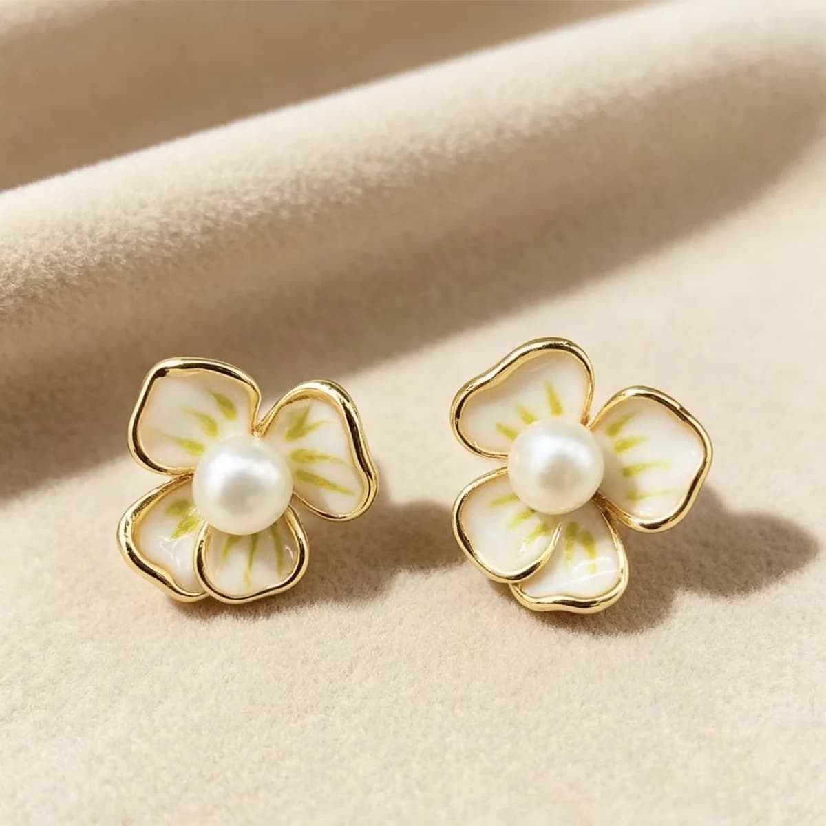 Women's Versatile Floral Ear Clips — image 1